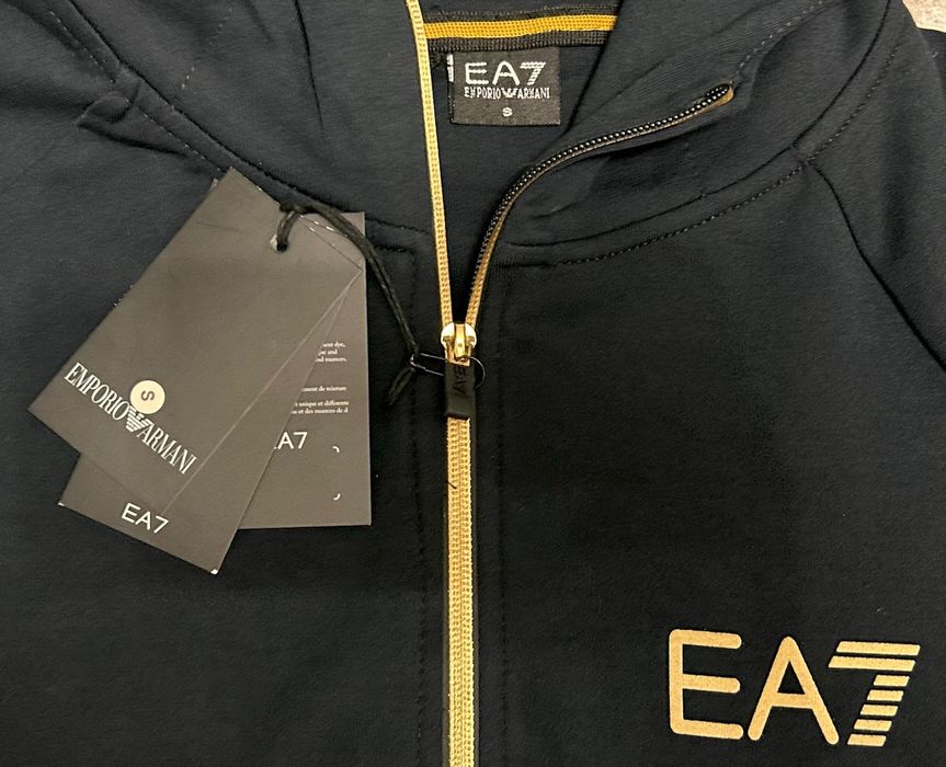 Vând compleu nou de bărbați Emporio Armani EA7