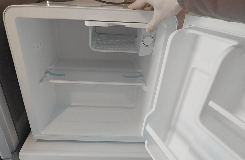 Продам холодильник офисный