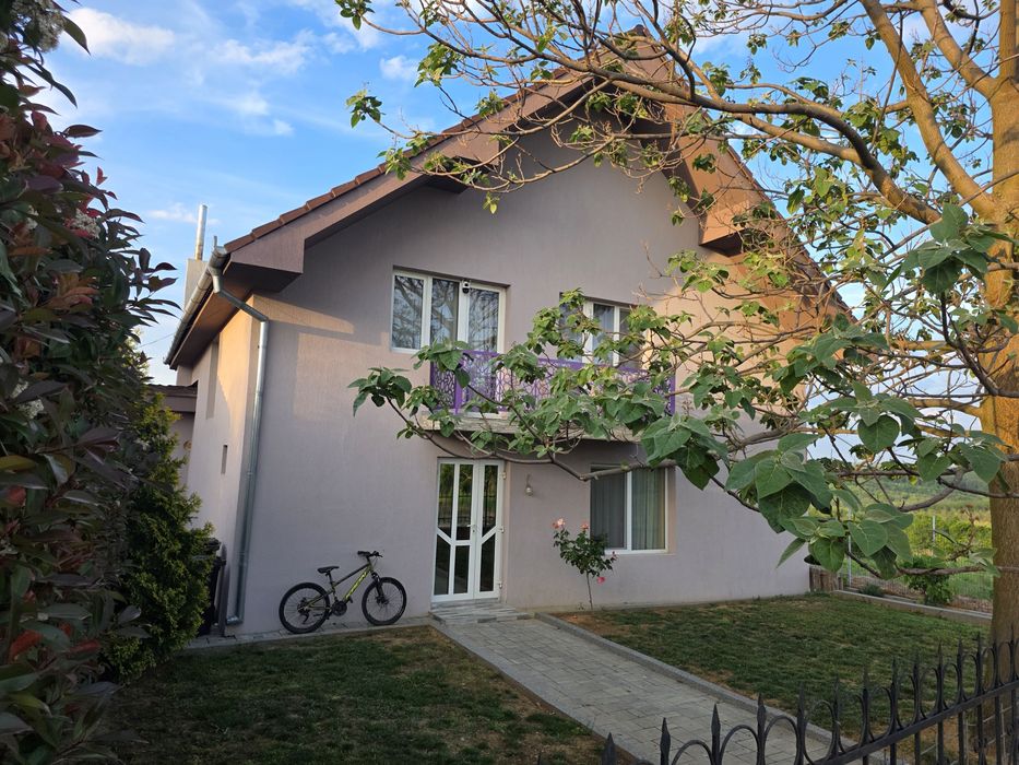 Casa 200m² Str Piersicilor, Paleu, Teren 700m²