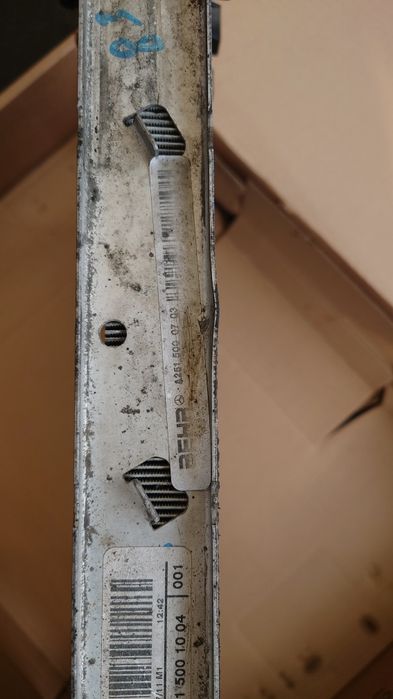 Продавам воден радиатор за mercedes GL ML