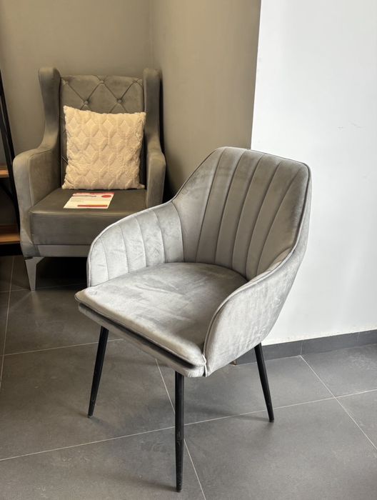 Чисто нови трапезни столове