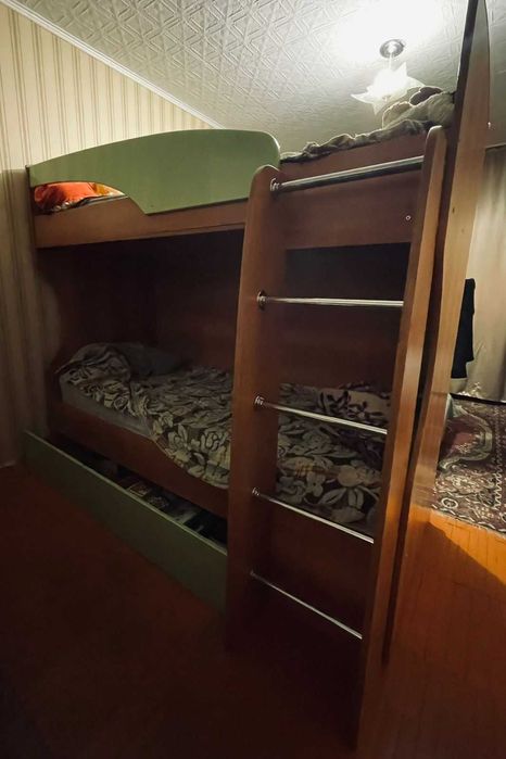 продам кровать  2 яруса