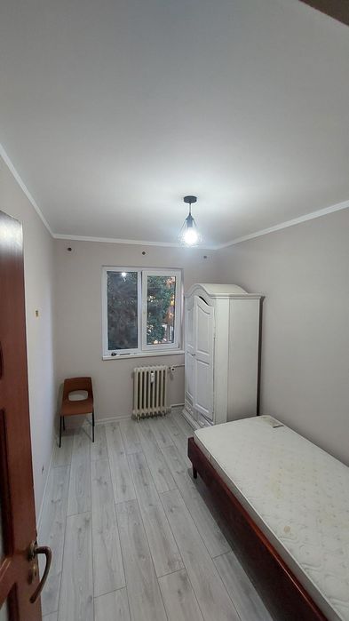 Inchiriez camera intr-un apartament de 3 camere pt. elevi de liceu