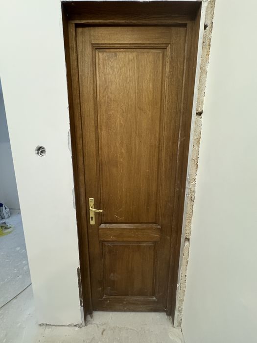 Usi din stejar masiv