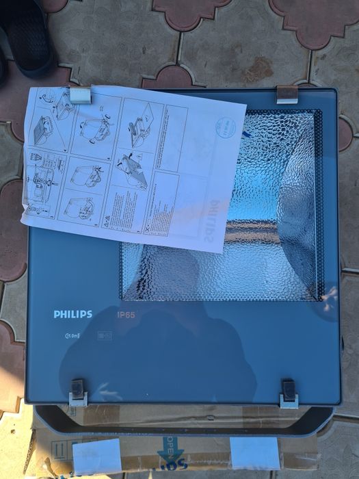 Продам Прожектор Philips Tempo 3 RVP 351