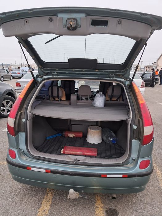 Машина Нисан Альмера тино