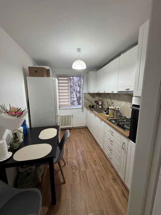 Inchiriez apartament
