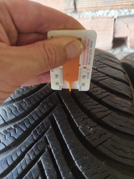 215/65/17 Michelin 2бр
