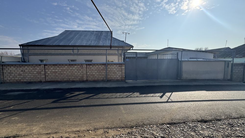 Sirdaryo shaharda uy sotiladi