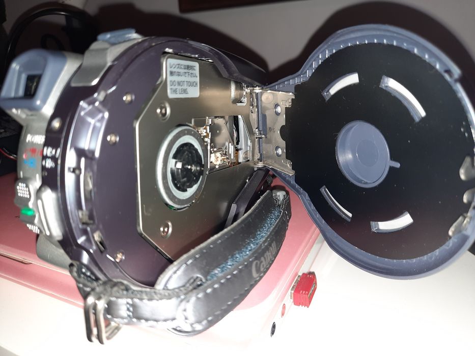 Видеокамера CANON DC 100