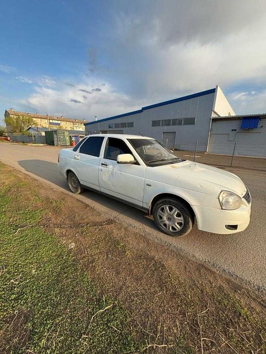 Продам машину Приора