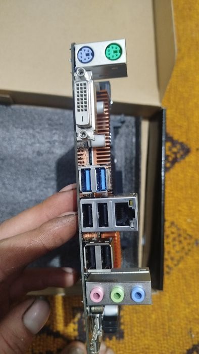 Материнская плата