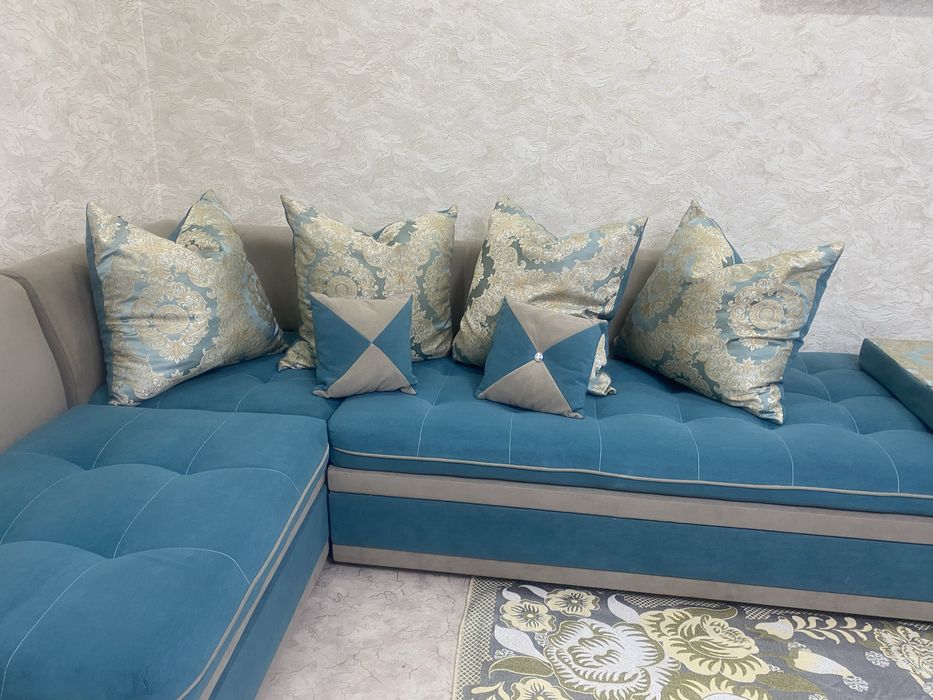 Для гостиной Диван