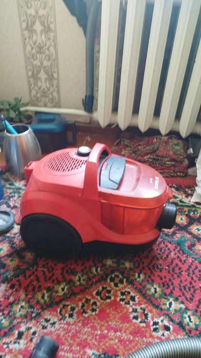 Продаются 2 пылесоса Самсунг и Бошш