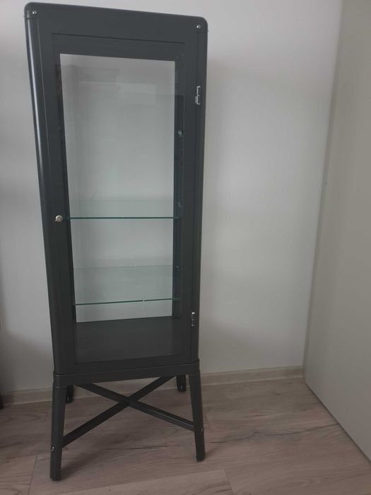 terariu vitrina corp din sticla securizata si otel