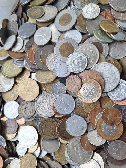 LOT 10 Kg monede straine diverse == peste 2500 bucati ==plus BONUS==