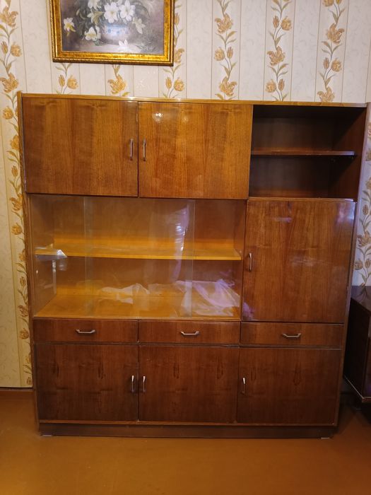 Продам сервант в хорошем состоянии