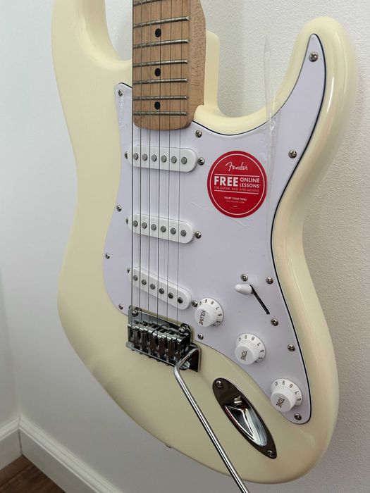 Chitara electrica Squier Affinity Strat nefolosita cu husa