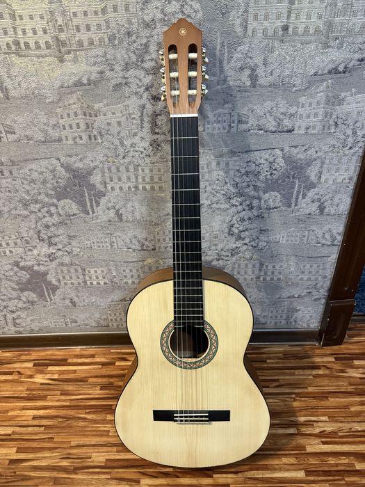 Гитара практически новая