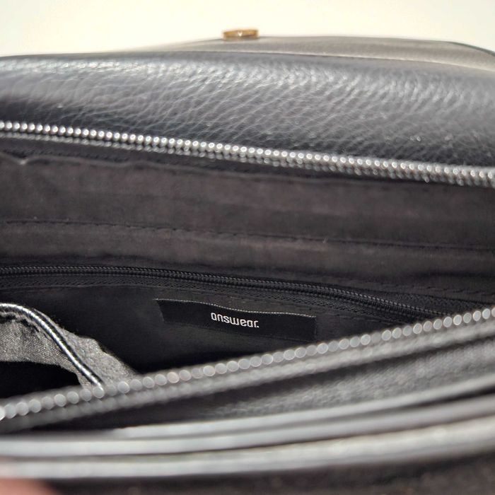 Дамска черна чанта