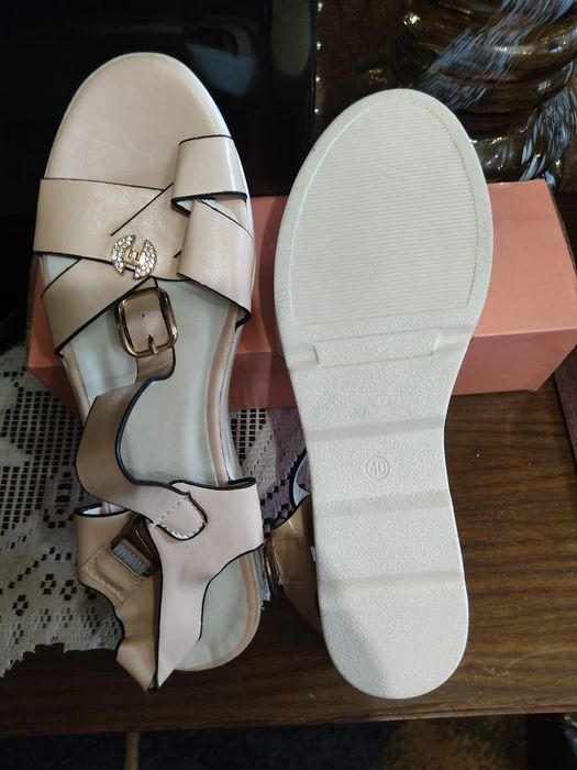 Продам обувь лето