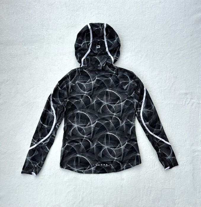 Дамска ветровка Nike Shield - размер S, много добро състояние