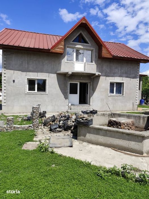 Casa spatioasa cu 800 mp teren, foisor si toate utilitatile, in Bals