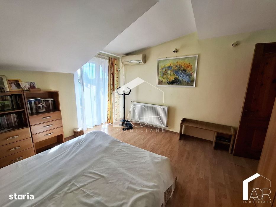 Casa tip duplex cu 6 camere, zona Republicii