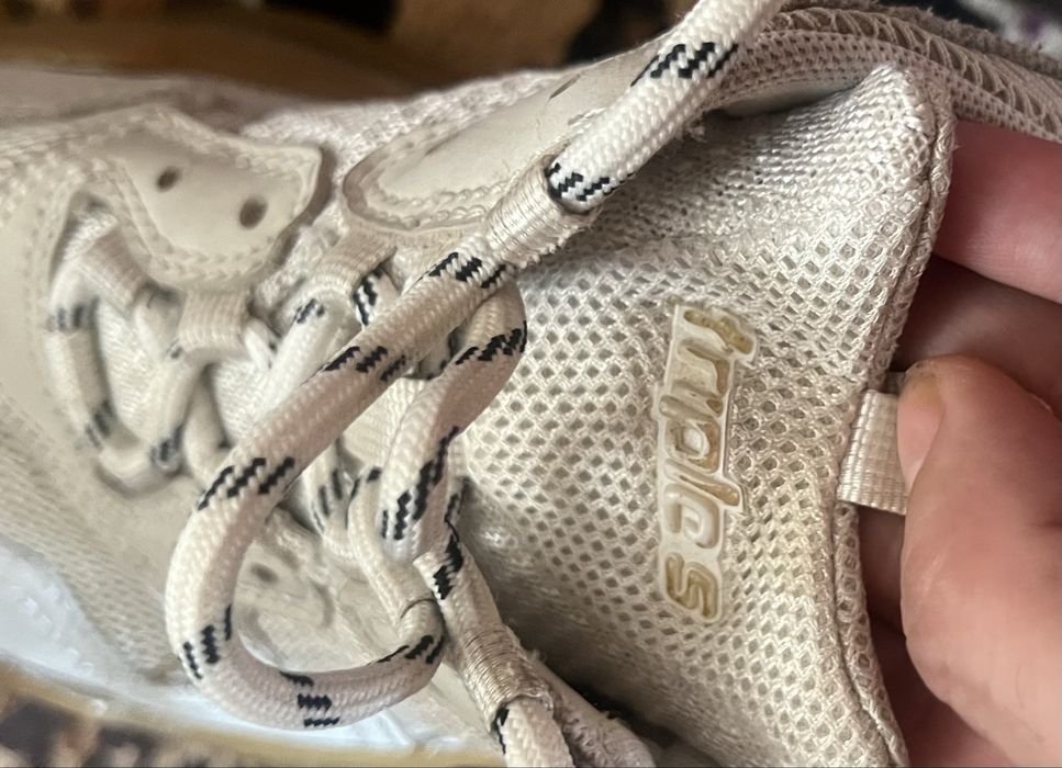 Balenciaga маратонки 40 отговарят на 26 см.