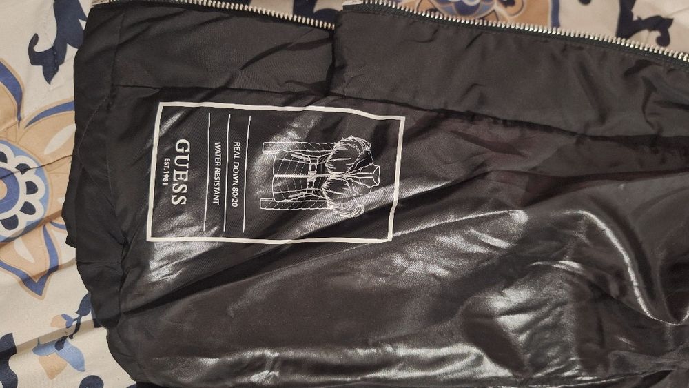 Guess страхотно яке !