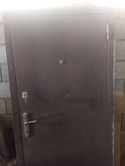 Дверь наружной. Качественный.