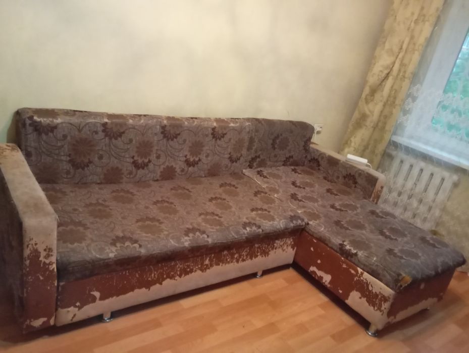 Отдам диван дарои