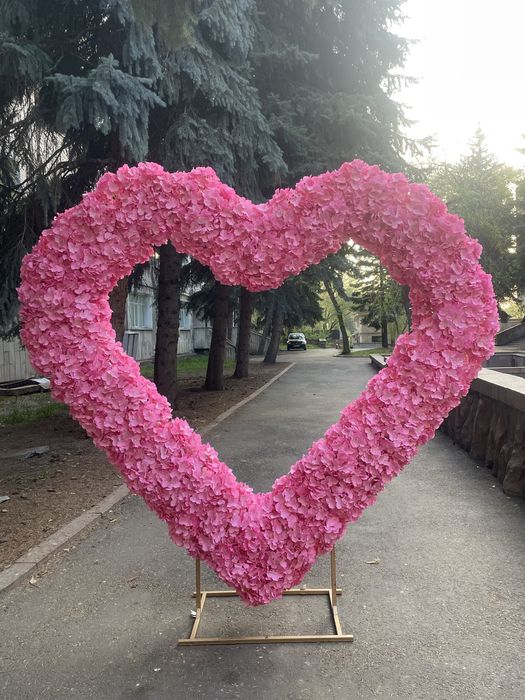 Поздравление с сердечкой, музыкой с аниматорами