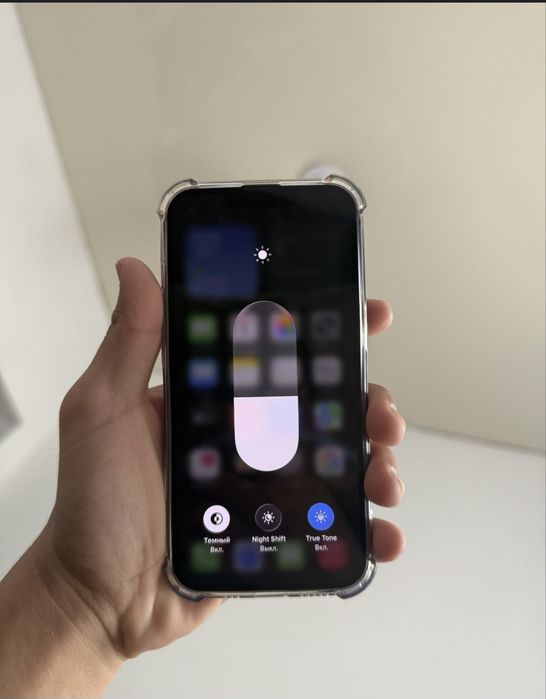 продам IPhone 13