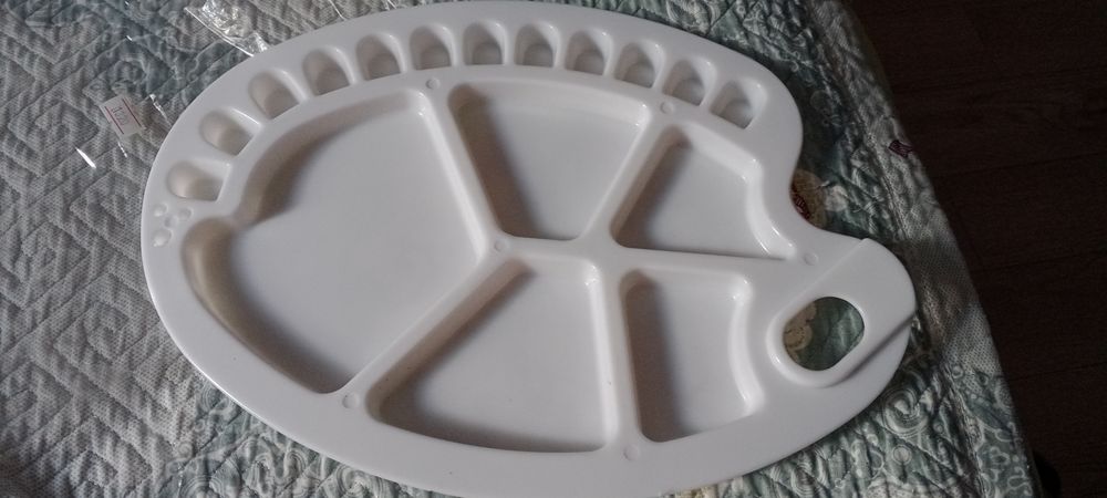 Для размешивания красок при рисовании