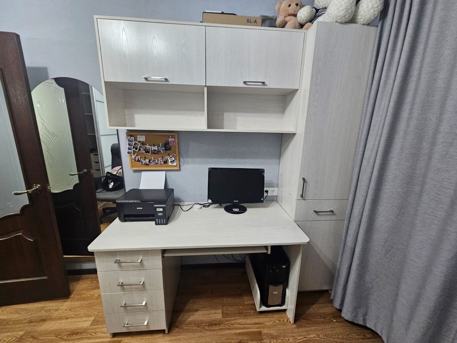 Продам компьютерный стол