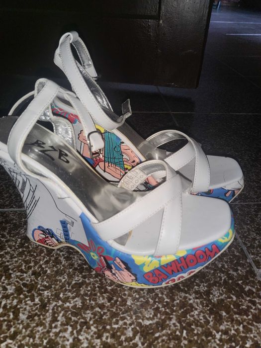 Високи обувки...