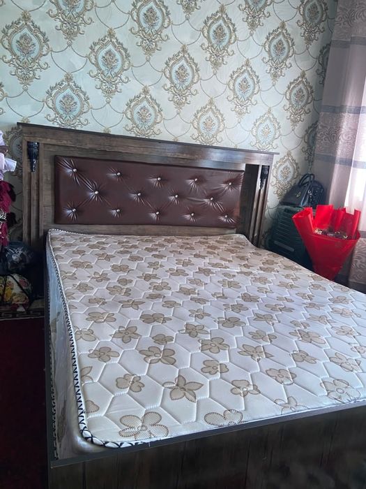 Спальний кровать
