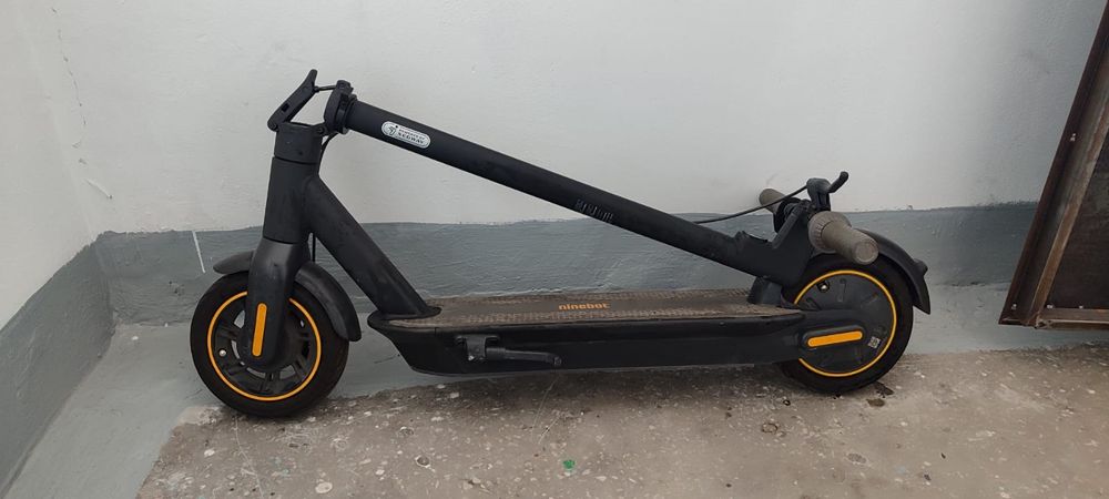 Электросамокат нирбот