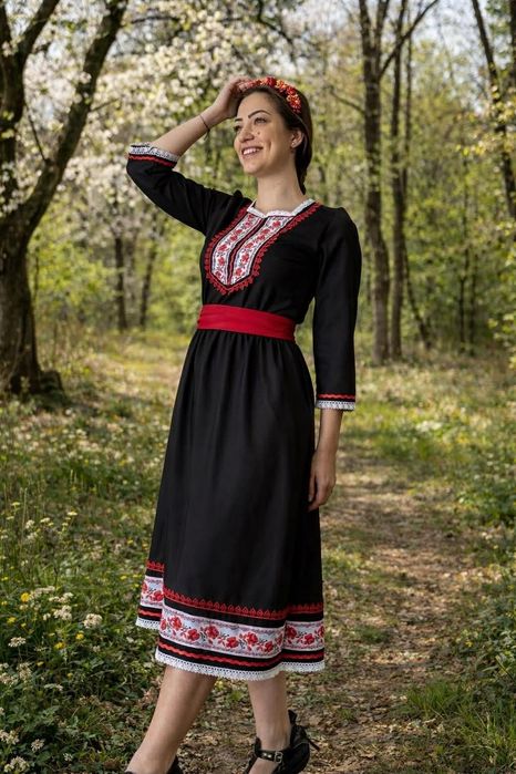 Стилни рокли с народни мотиви