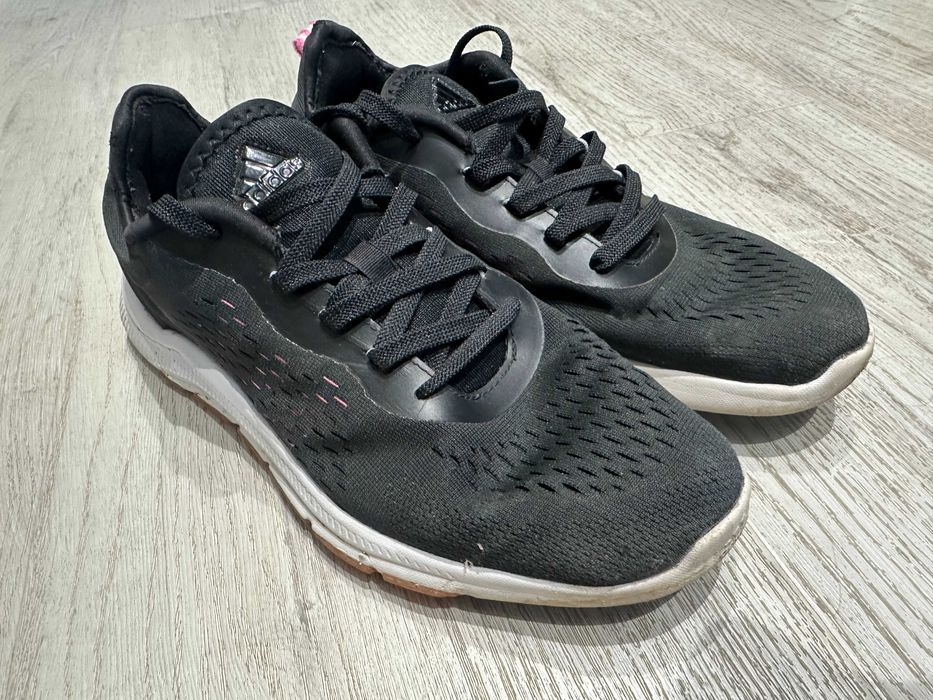 Маратонки Adidas  39 1/2