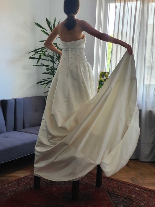Rochie de mireasa marimea 4 US sau 34 EU