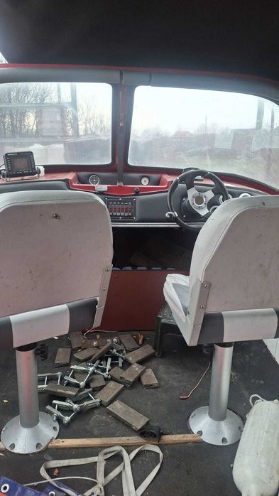 barca cu motor si peridoc de vanzare