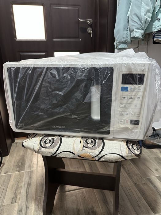 Vând cuptor cu microunde Samsung