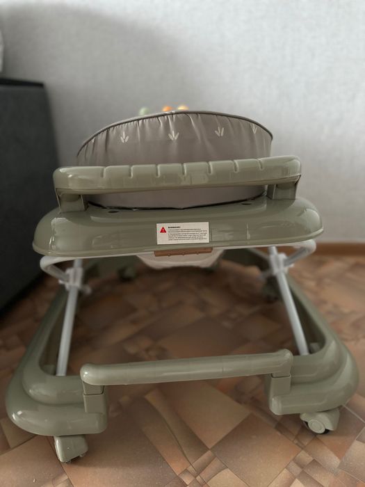 Ходунки детские в оливковом цвете.