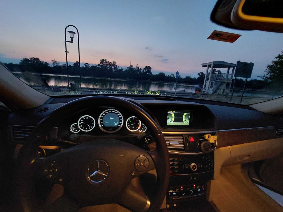 Автомобил Mercedes E350 2011г.