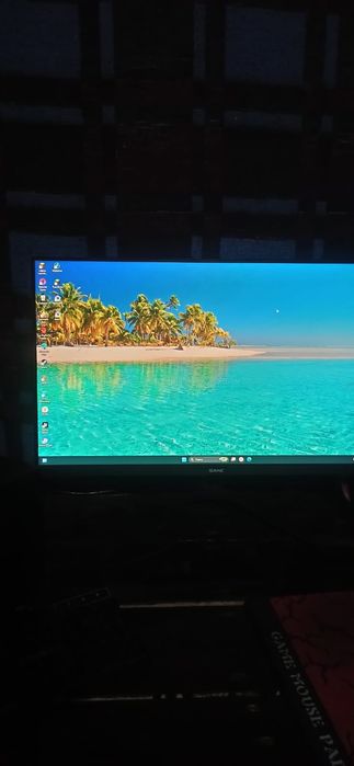 Компьютер,Читайте внимательно.