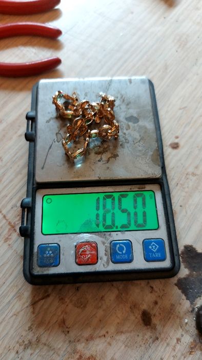 Продам золотой гарнитур.