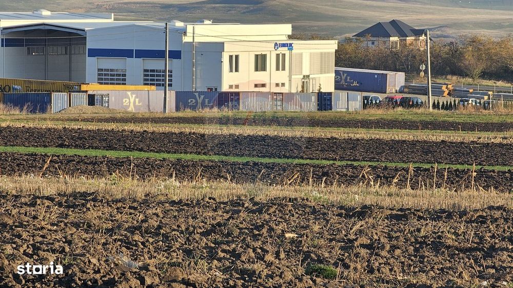 Teren extravilan 6,100mp Stroiesti / Soseaua DN17, Suceava