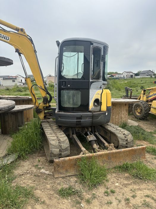 Se vinde  New Holland e 50 2 sr